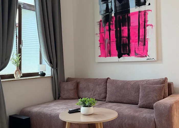 Chez Chantal - In Historic Center Apartment *